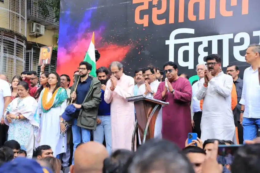 mumbai-tiranga-rally-uddhav-thackeray-raj-thackeray-student-protest मुंबई तिरंगा रैली: उद्धव ठाकरे और राज ठाकरे ने केंद्र सरकार पर साधा निशाना
