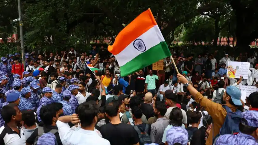20 जुलाई 2026 संसद मार्च के दौरान लोकतंत्र, संविधान और जनभागीदारी के समर्थन में जुटे युवा प्रदर्शनकारी – विचार लेख