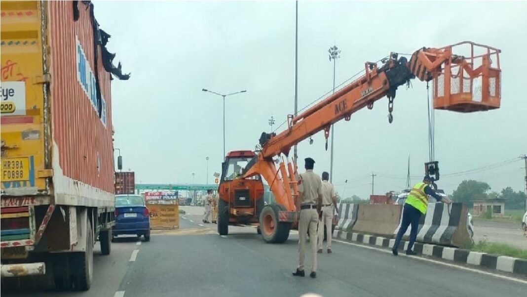 दिल्ली कूच से पहले सोनीपत हाई अलर्ट पर: हल्दाना से दिल्ली कूच से पहले सोनीपत हाई अलर्ट पर: हल्दाना से कुंडली बॉर्डर तक पुलिस का कड़ा पहरा, हर वाहन की सघन जांच