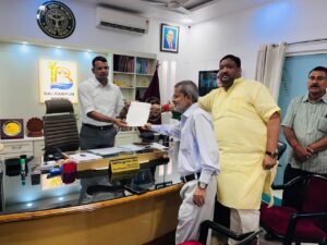 डीजे पर रोक को लेकर सामाजिक-धार्मिक संगठनों ने डीएम-एसपी को सौंपा पत्र। 1 WhatsApp Image 2026 09 23 at 1.56.04 PM