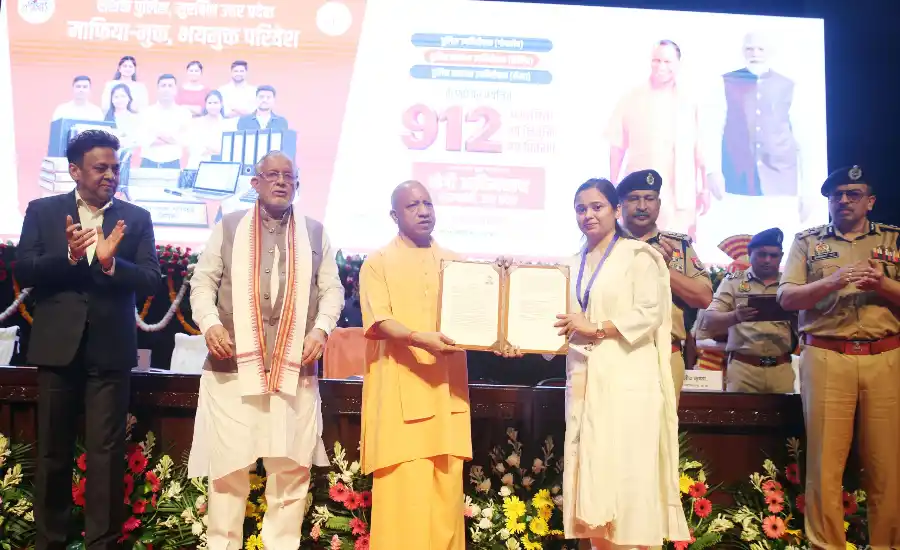 yogi-adityanath-one-lakh-government-jobs-six-months छह महीने में एक लाख सरकारी नौकरियां, हर सप्ताह भर्ती आयोजन : योगी