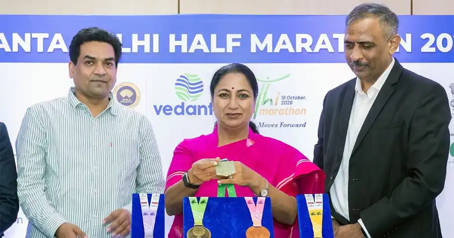 rekha-gupta-unveils-delhi-half-marathon-2026-finisher-medal मुख्यमंत्री रेखा गुप्ता ने जारी किया दिल्ली हाफ मैराथन 2026 का समापन पदक