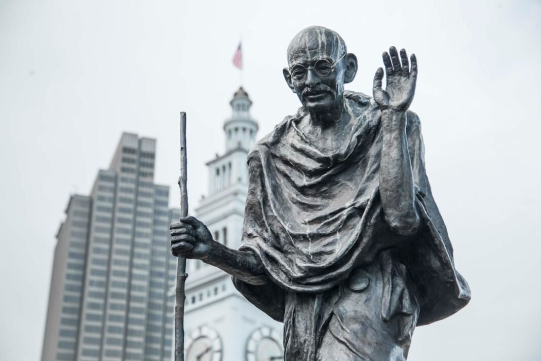 statue-of-mahatma-gandhi-in-san-francisco Gandhi Statue in Parliament Square London – लंदन की संसद के सामने महात्मा गांधी की प्रतिमा